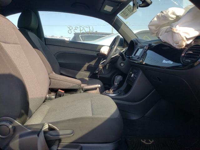 3VWF17AT5HM625203 Volkswagen Beetle 2017. Фото: 4