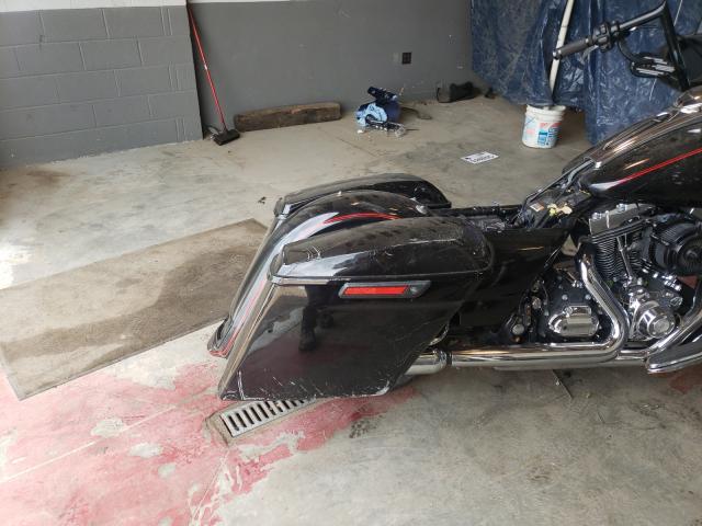2010 HARLEY-DAVIDSON FLHX 1HD1KB414AB607844
