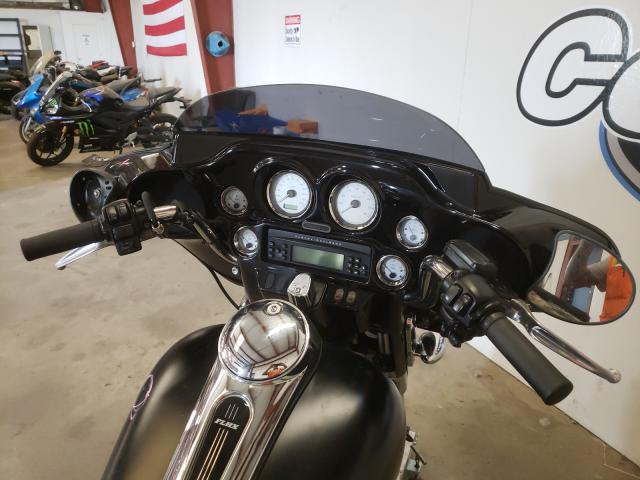 2010 HARLEY-DAVIDSON FLHX 1HD1KB411AB641112