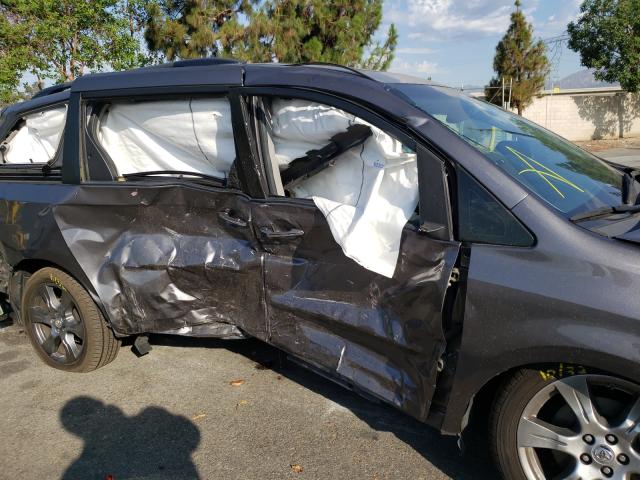 2017 TOYOTA SIENNA SE 5TDXZ3DC3HS832757