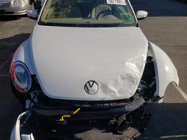 2019 VOLKSWAGEN BEETLE SE 3VWJD7AT2KM720293
