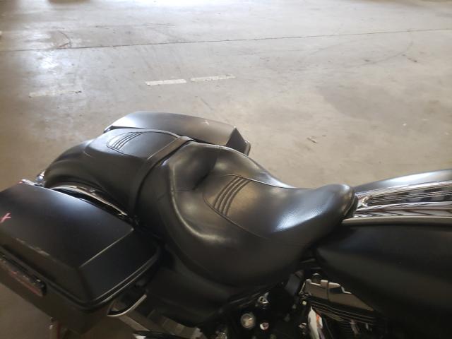 2010 HARLEY-DAVIDSON FLHX 1HD1KB411AB641112