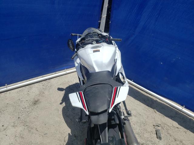 2019 YAMAHA YZFR6 JYARJ28E8KA005083