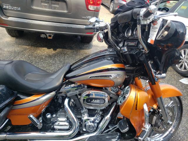 2011 HARLEY-DAVIDSON FLHXSE2 1HD1PZ813BB959948