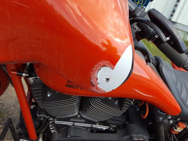 2010 HARLEY-DAVIDSON FLHX 1HD1KB417AB640661