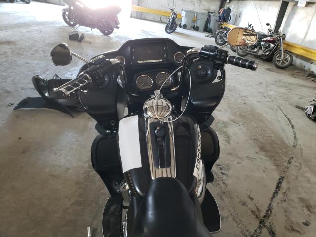 2017 HARLEY-DAVIDSON FLTRU 1HD1KGD16HB677157