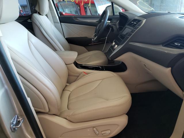 2017 LINCOLN MKC PREMIE 5LMCJ1C92HUL27555