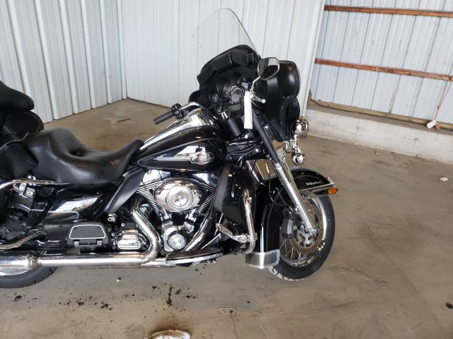 2010 HARLEY-DAVIDSON FLHTCU 1HD1FC417AB615382