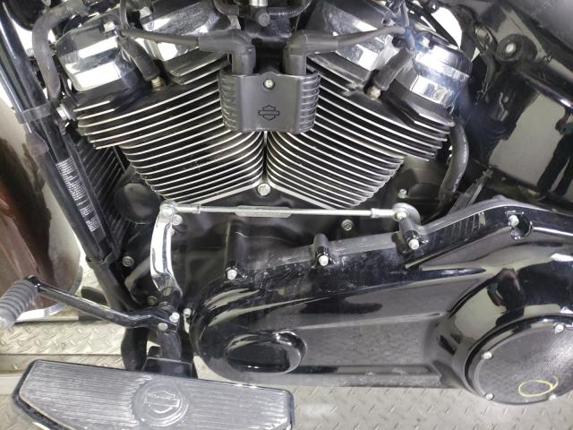 2019 HARLEY-DAVIDSON FLHC 1HD1YAJ23KB027461