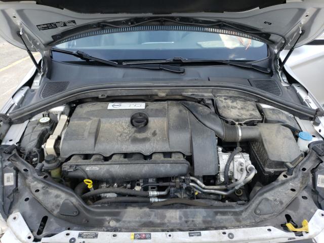 2015 VOLVO XC60 T6 PR YV4902RK2F2667878