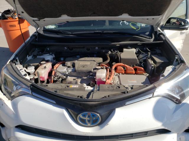 2018 TOYOTA RAV4 HV LE JTMRJREV4JD210477