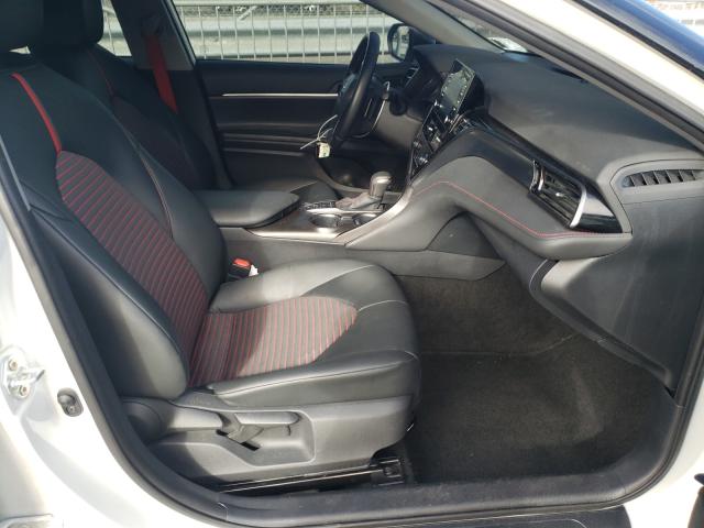Auction sale of the 2021 TOYOTA CAMRY , vin: 4T1KZ1AK4MU050432, lot number: 54360081