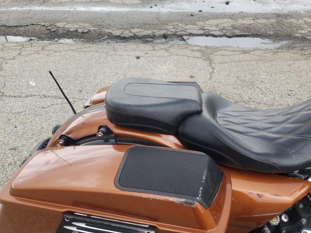 2010 HARLEY-DAVIDSON FLHX 1HD1KB412AB653012