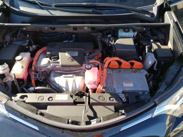 2018 TOYOTA RAV4 HV LE JTMRJREV3JD192327