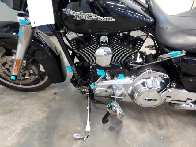 2011 HARLEY-DAVIDSON FLHX 1HD1KBM14BB676826