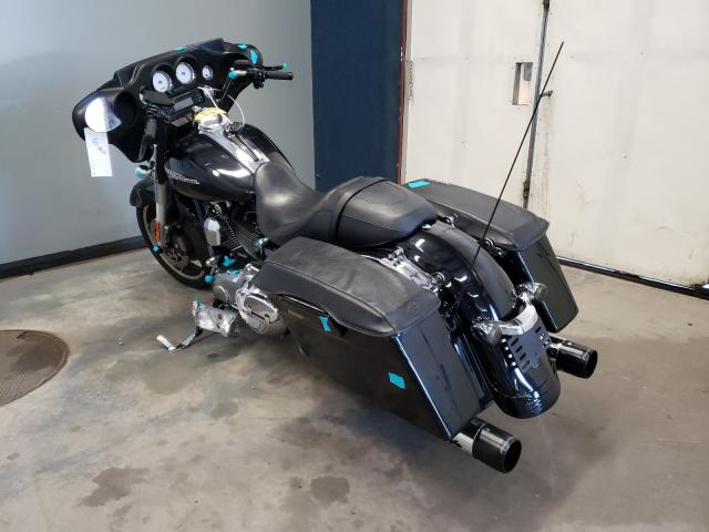2011 HARLEY-DAVIDSON FLHX 1HD1KBM14BB676826