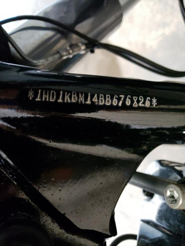 2011 HARLEY-DAVIDSON FLHX 1HD1KBM14BB676826