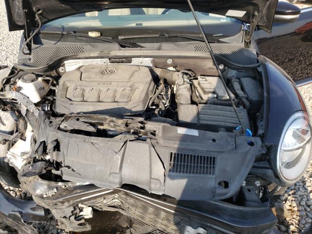 2018 VOLKSWAGEN BEETLE SE 3VWJD7AT9JM700959
