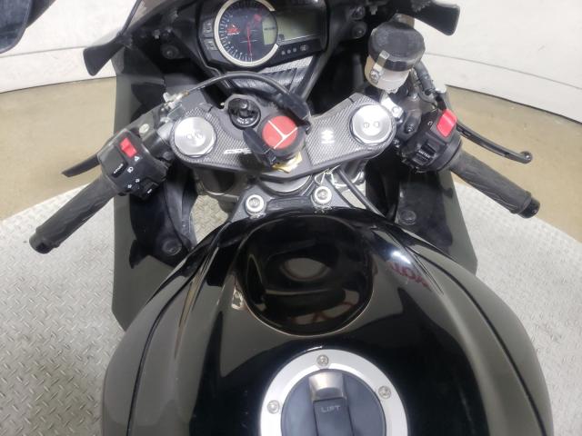 2019 SUZUKI GSX-R600 JS1GN7FA0K7100094