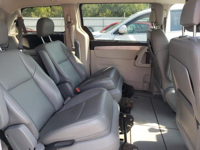 2011 VOLKSWAGEN ROUTAN 2V4RW3DG5BR767128