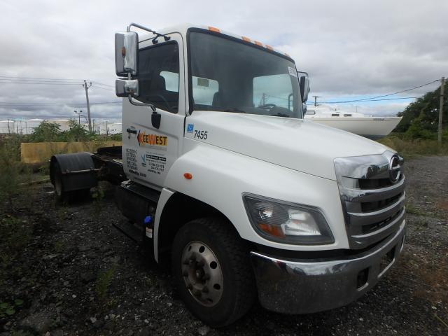 Salvage cars for sale from Copart Montreal Est, QC: 2016 Hino 198/258/26