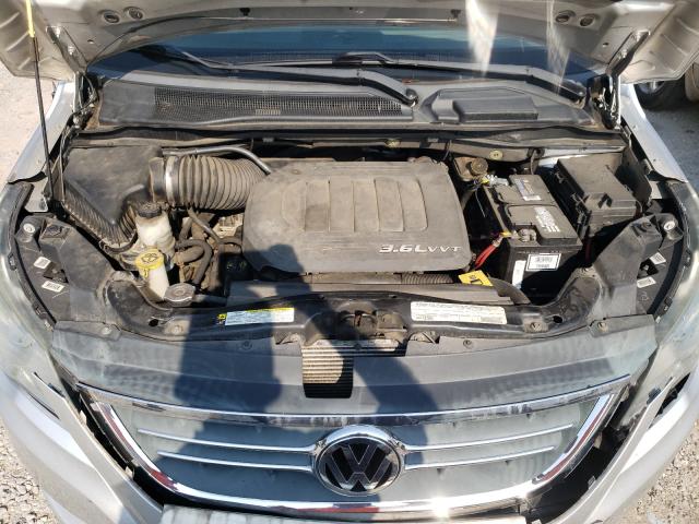 2011 VOLKSWAGEN ROUTAN 2V4RW3DG5BR767128