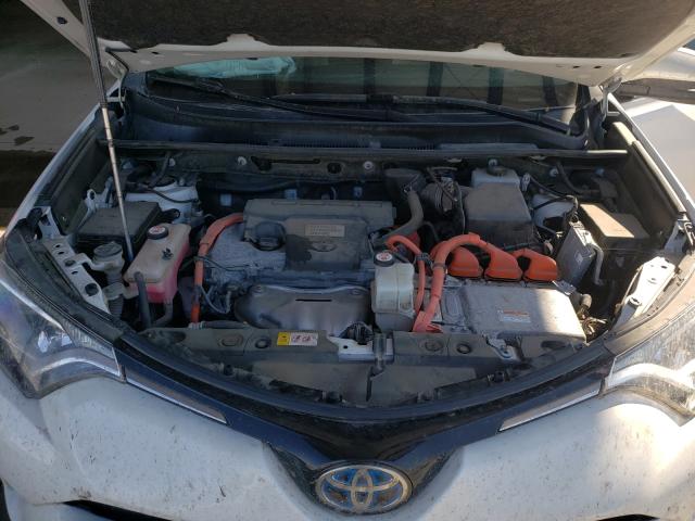 2018 TOYOTA RAV4 HV LE JTMRJREV5JD162066