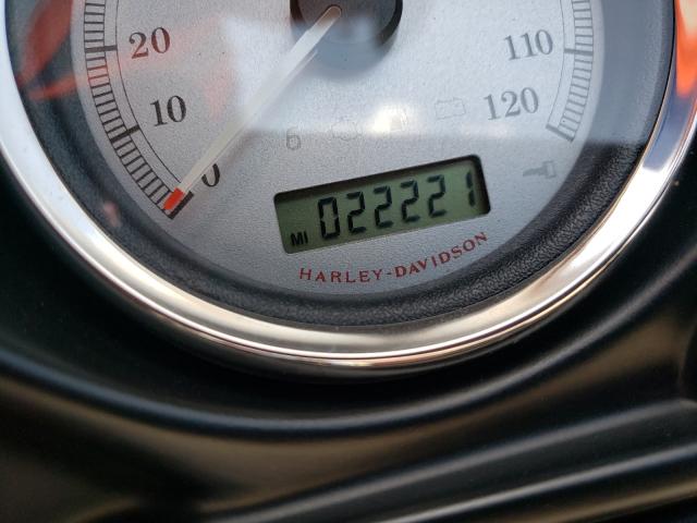 2011 HARLEY-DAVIDSON FLHX 1HD1KB417BB612490