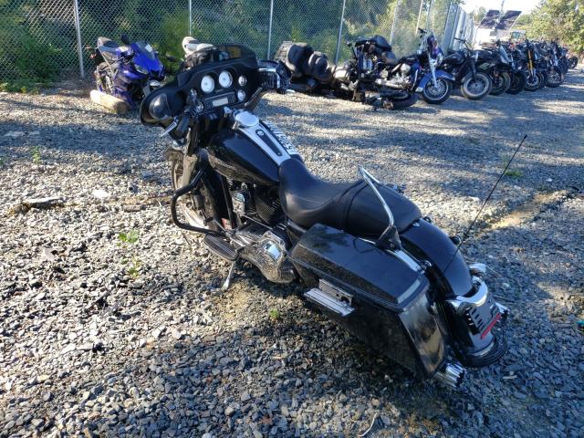 2011 HARLEY-DAVIDSON FLHX 1HD1KB418BB669068