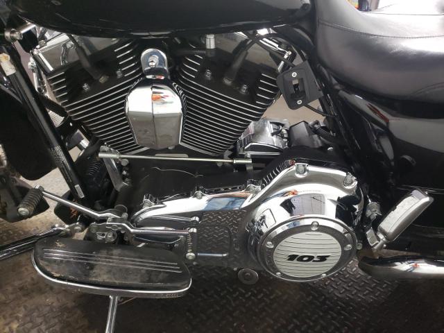 2011 HARLEY-DAVIDSON FLHX 1HD1KBM15BB680044