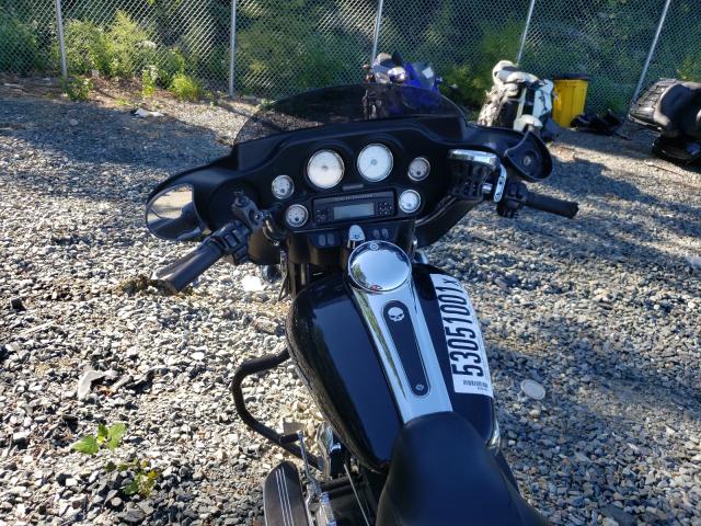 2011 HARLEY-DAVIDSON FLHX 1HD1KB418BB669068