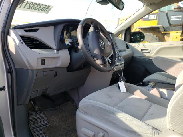 5TDKZ3DC2JS932901 Toyota Sienna Le 2018. Фото: 4