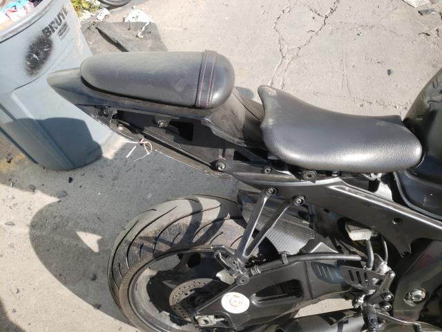 2005 SUZUKI GSX-R1000 JS1GT76A352102557