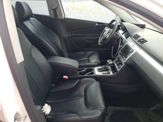 2010 VOLKSWAGEN PASSAT KOM WVWJK7AN3AE131980