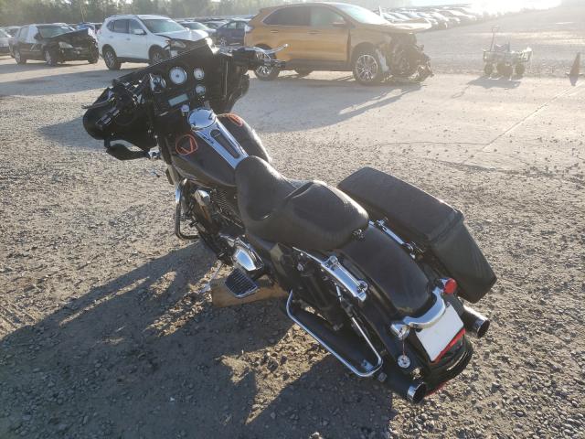 2011 HARLEY-DAVIDSON FLHX 1HD1KBM17BB675671