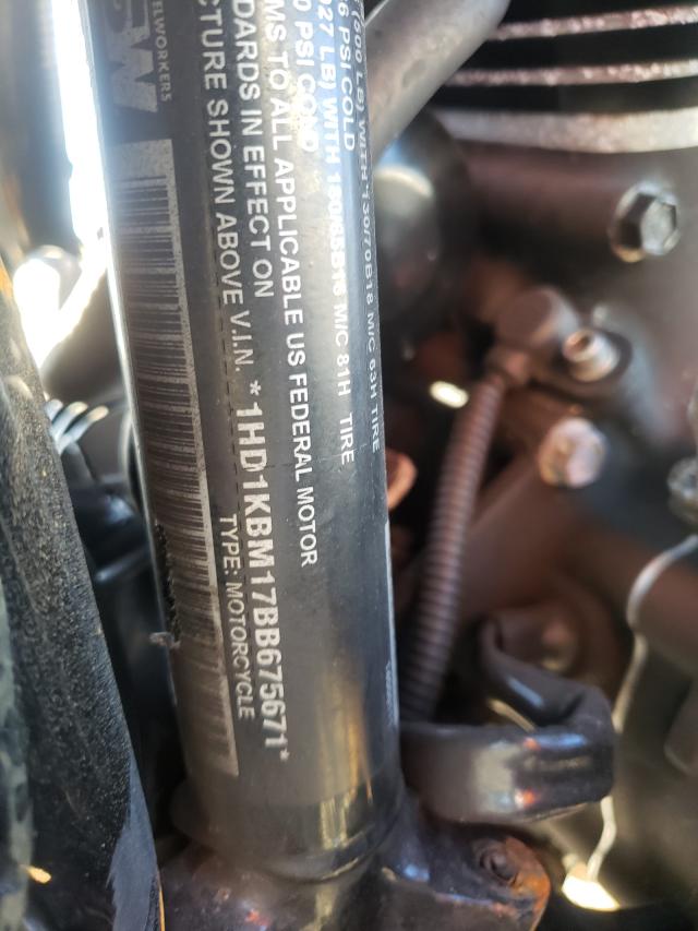 2011 HARLEY-DAVIDSON FLHX 1HD1KBM17BB675671