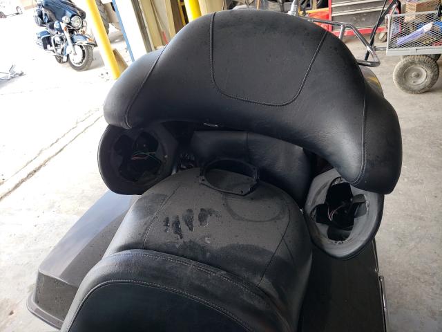 2011 HARLEY-DAVIDSON FLHTK 1HD1KEM15BB657428