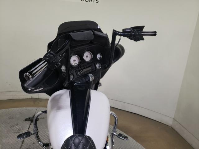 2011 HARLEY-DAVIDSON FLHX 1HD1KBM12BB621503