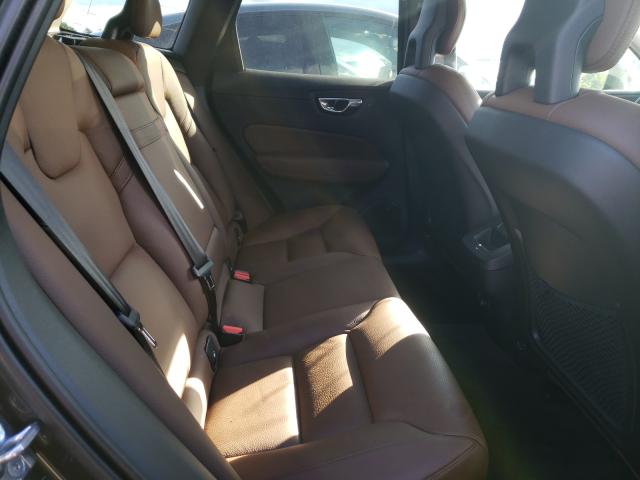 2018 VOLVO XC60 T5 LYV102RK1JB082863