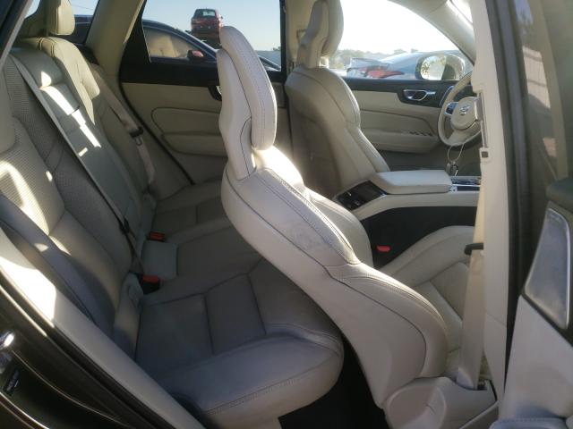 2018 VOLVO XC60 T6 IN YV4A22RL4J1002401
