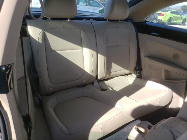 2018 VOLKSWAGEN BEETLE SE 3VWJD7AT2JM707977