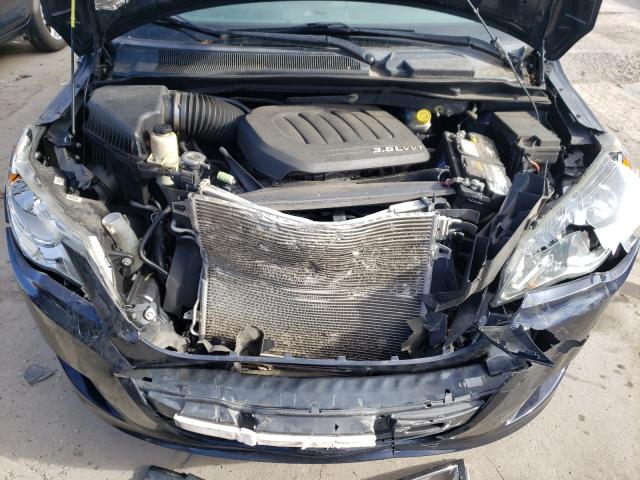 2011 VOLKSWAGEN ROUTAN SE 2V4RW3DG2BR717206