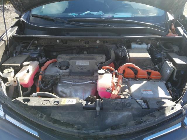 2018 TOYOTA RAV4 HV LE JTMRJREVXJD154545