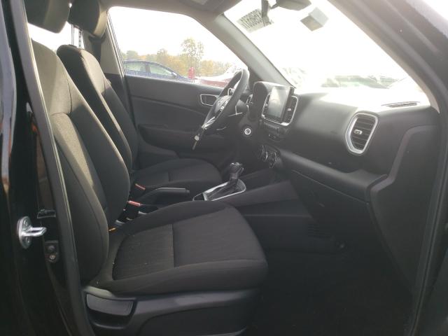 2021 HYUNDAI VENUE SE KMHRB8A33MU095642