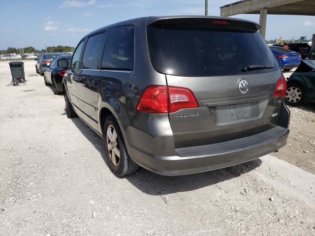 2010 VOLKSWAGEN ROUTAN 2V4RW3D18AR295338