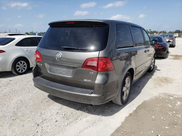 2010 VOLKSWAGEN ROUTAN 2V4RW3D18AR295338