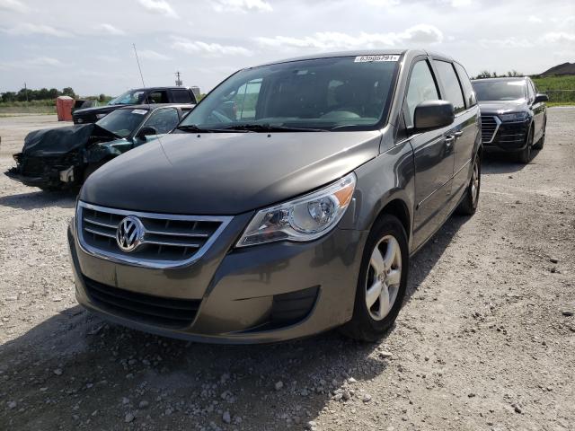 2010 VOLKSWAGEN ROUTAN 2V4RW3D18AR295338