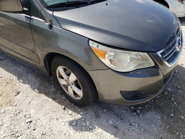 2010 VOLKSWAGEN ROUTAN 2V4RW3D18AR295338