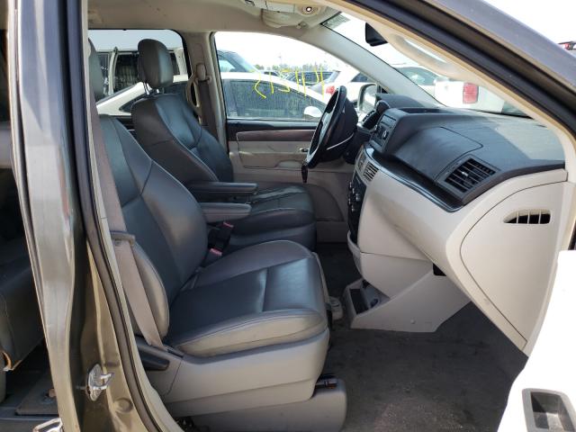 2010 VOLKSWAGEN ROUTAN 2V4RW3D18AR295338