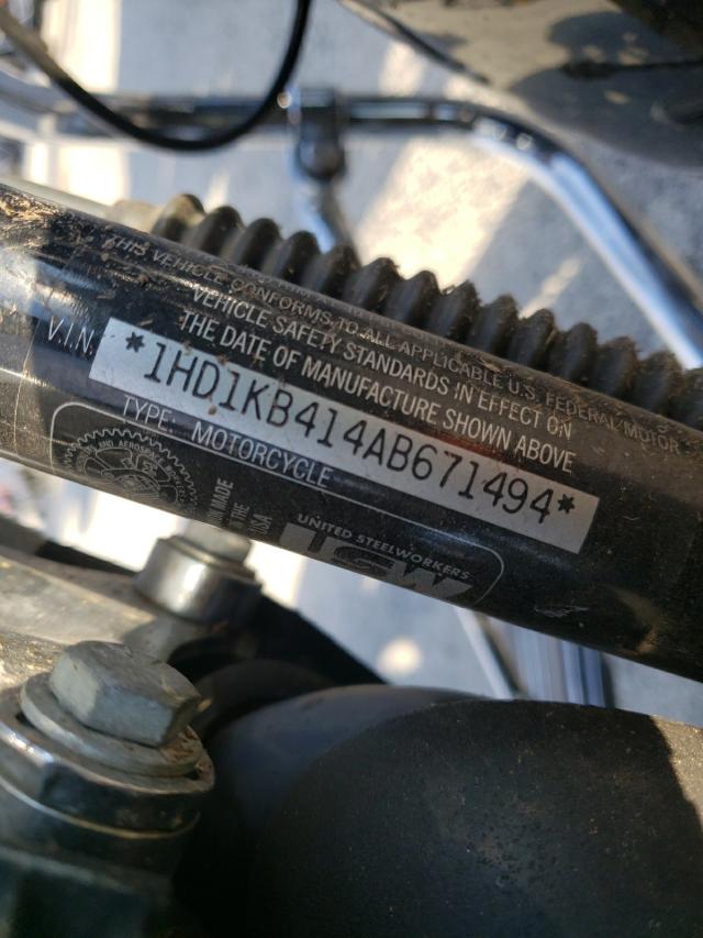 2010 HARLEY-DAVIDSON FLHX 1HD1KB414AB671494